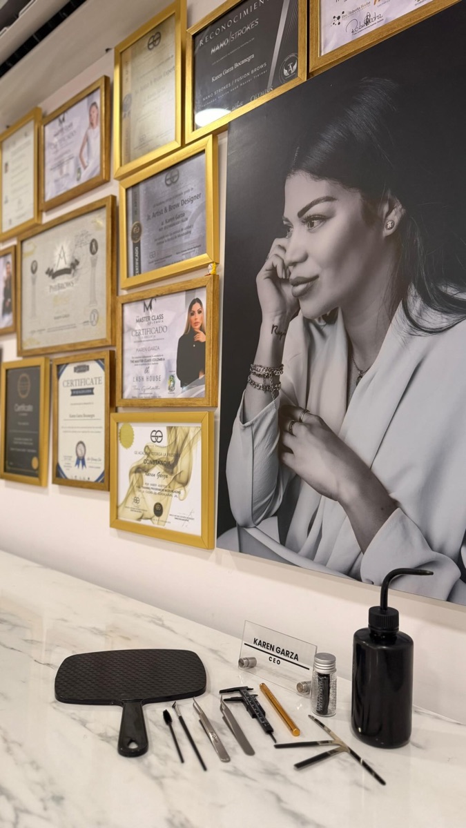 Pared de diplomas del estudio