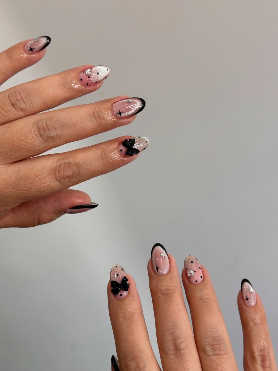 Uñas con detalles negros